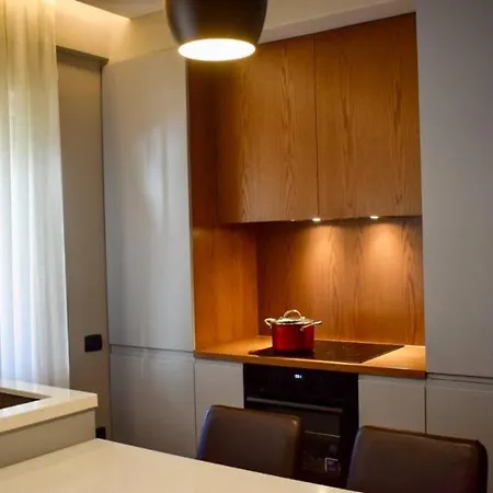 Center 1 Apartment *