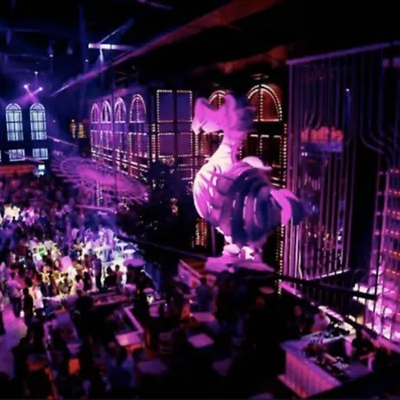 Center 1 * Τίρανα