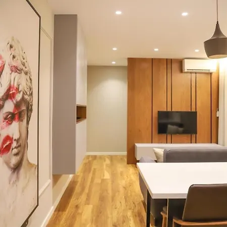 Center 1 Τίρανα